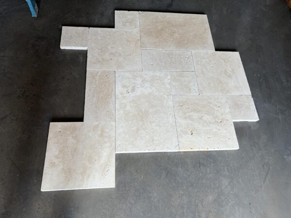 Platinum Light Pattern Versailles Tumbled Travertine Paver 0